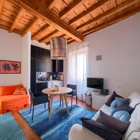 By Frances Apartment *
