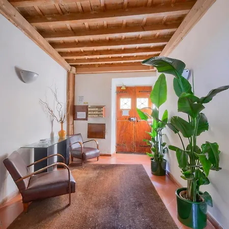 By Frances Apartment